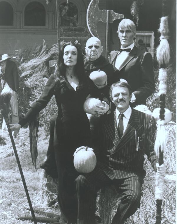 Los Locos Addams La Historia Detras De Una Familia Muy Normal Y
