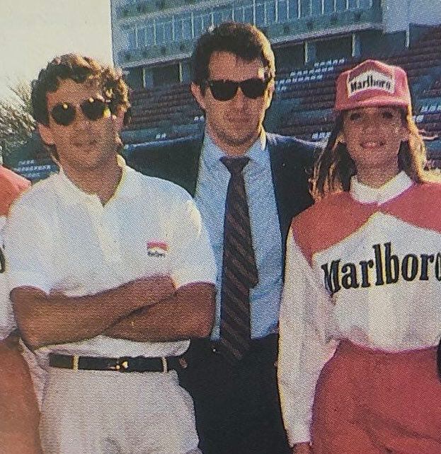 Ayrton Senna el día que conoció el Autódromo de Buenos Aires, en 1993. Junto a él, Felipe McGough (@fmcgough)