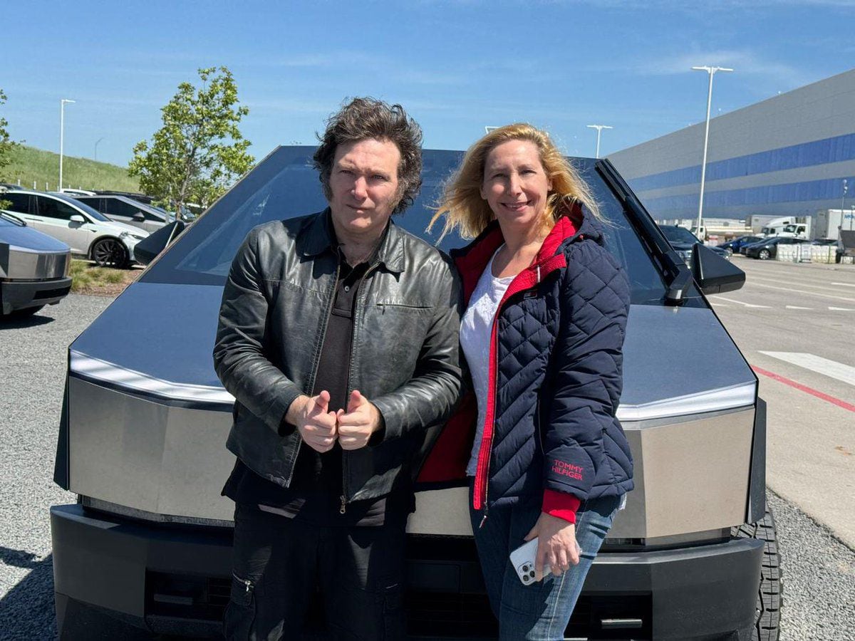 Javier y Karina Milei en Tesla