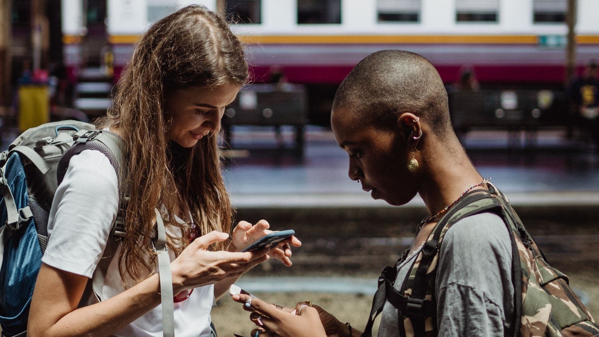 Datos recientes de Google Travel indican que el 74 % de los viajeros turísticos planifica sus viajes por Internet. Pexels.