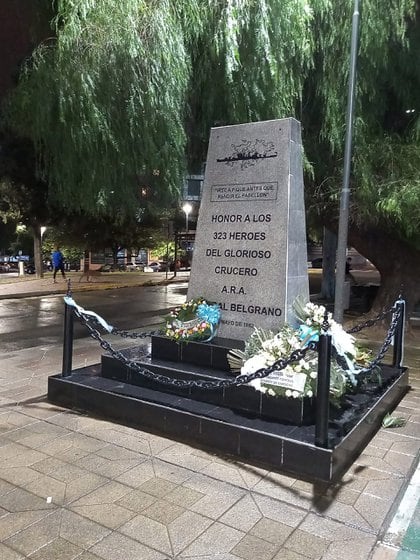El monunento a los fallecidos durante el hundimento del Crucero General Belgrano fue construido en 2015 y allí figuran los nombres de los soldados caídos