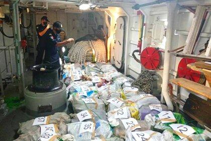 La Décimo Cuarta Zona Naval localizó y aseguró en el Puerto de Chiapas 39 costales de cocaína con un peso superior a los 850 kilos, cuyo valor en el mercado negro asciende a los USD 190 millones (Foto: SEMAR)