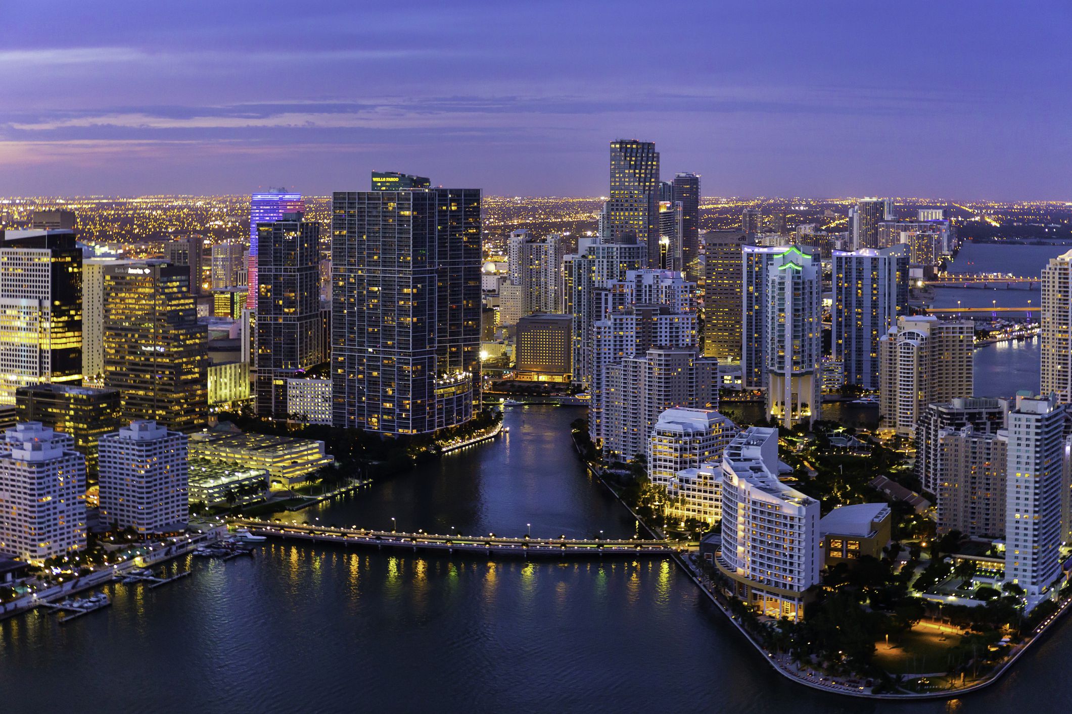 A pesar de la alta tasa de viviendas vacías, los precios de las propiedades en Miami no muestran una disminución significativa. (Getty Images)
