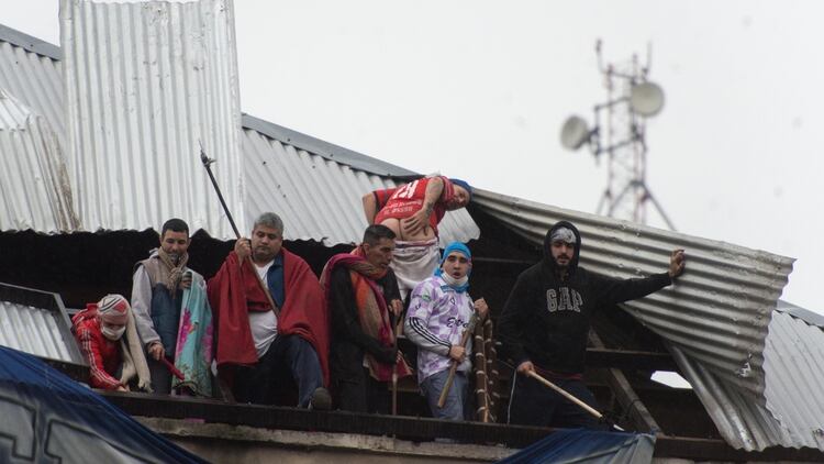 El motín en la cárcel de Devoto (Adrián Escandar)