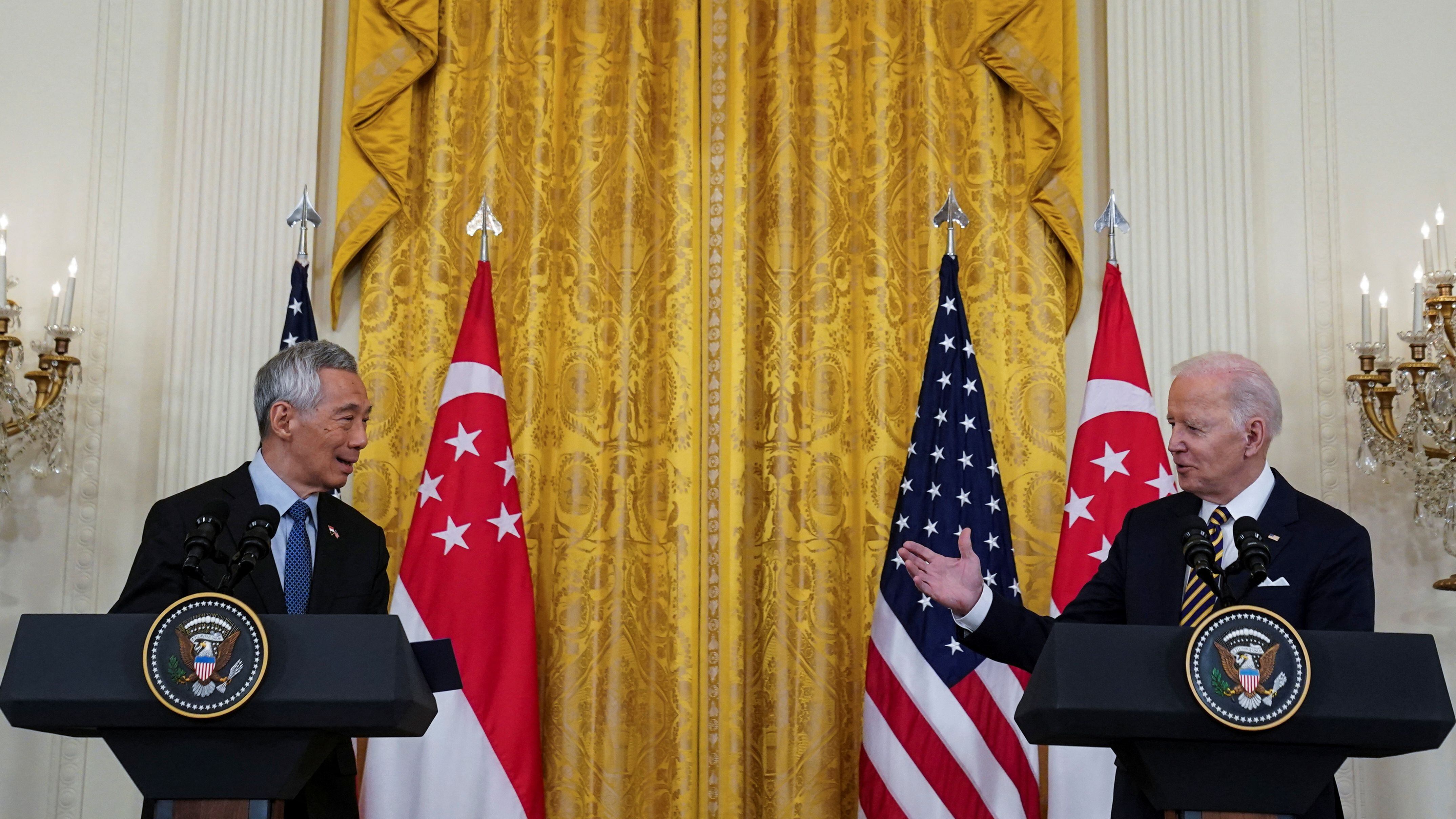 El premier de Singapur Lee Hsien Loong junto con Joe Biden
REUTERS/Kevin Lamarque