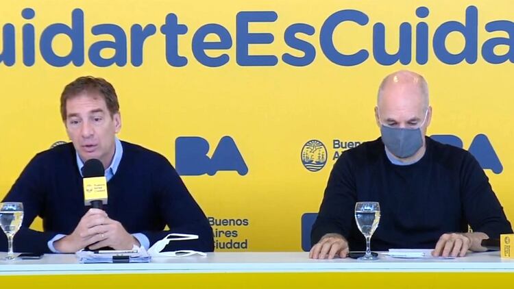 El jefe de Gobierno porteño, Horacio Ridríguez Larreta (derecha), junto a su vice, Diego Santilli.