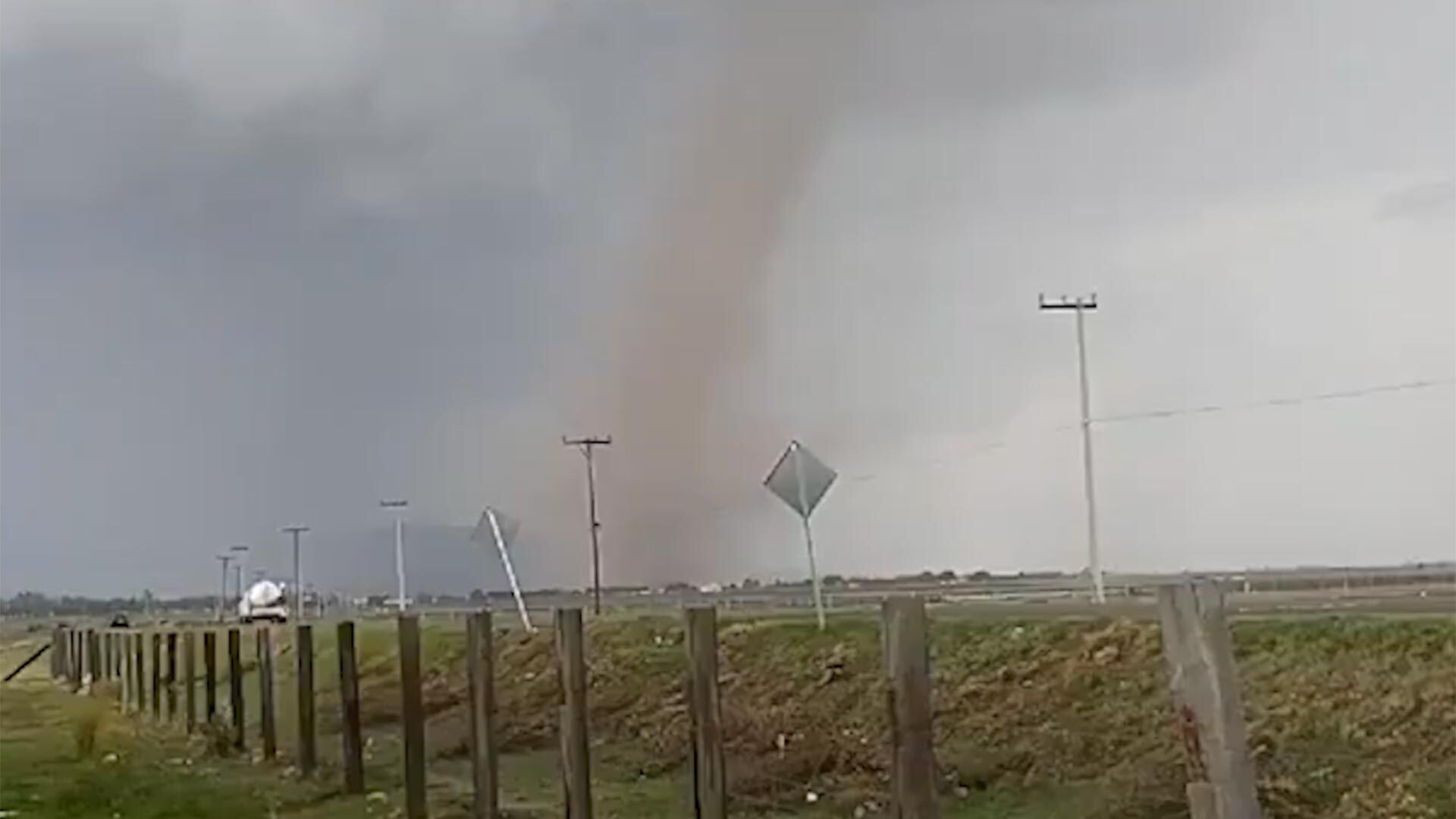 Las imágenes del tornado que se registró en Almoloya, Hidalgo México