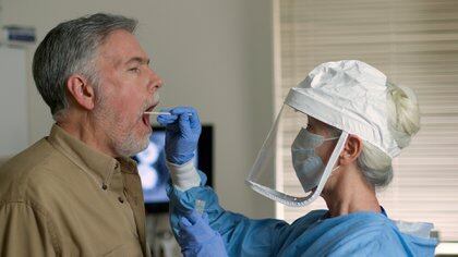 La prueba es más simple que el incómodo hisopo nasal (Shutterstock)