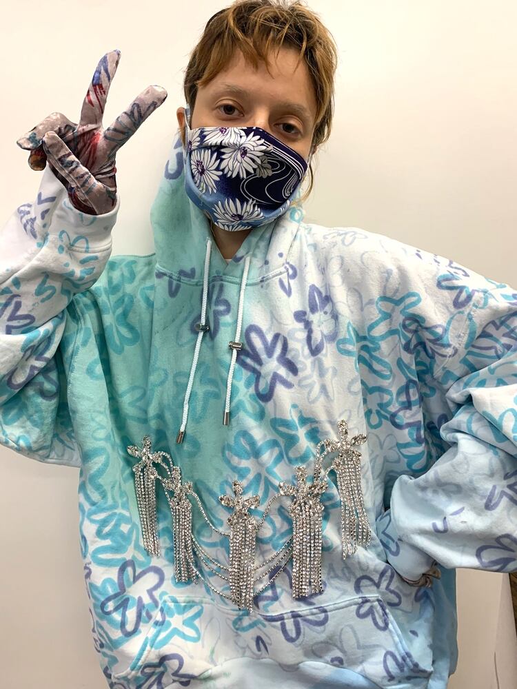 Una mascarilla diseñada por Collina Strada (Crédito: New York Times)