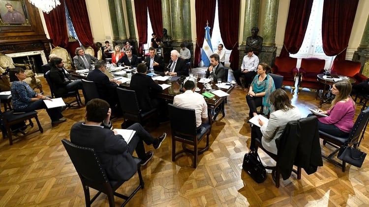 El ministro de Salud junto a Sergio Massa y diputados en un encuentro anterior