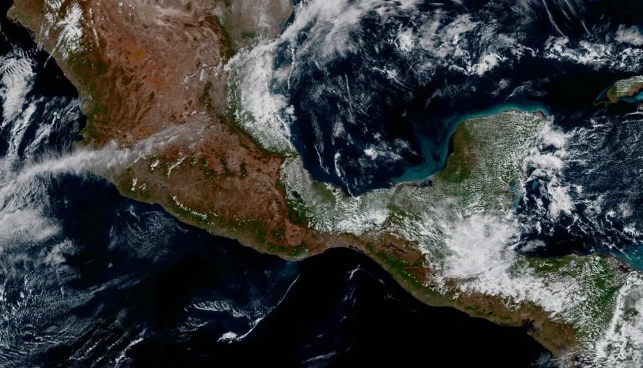 Imagen del disco completo del hemisferio occidental captada el 15 de enero de 2017 por el GOES-16
