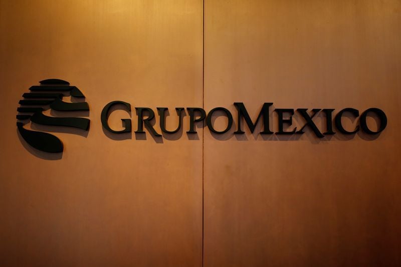 FOTO DE ARCHIVO: Logotipo del gigante minero Grupo México se muestra en sus oficinas de Ciudad de México, México. 8 de agosto de 2017. REUTERS/Ginnette Riquelme