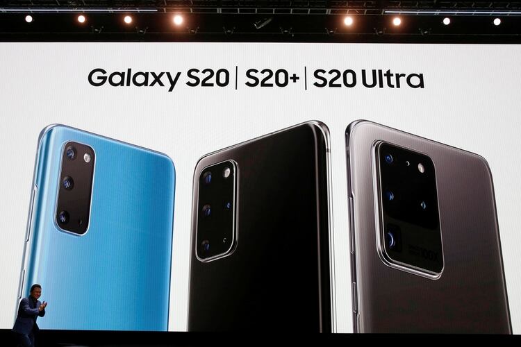 El Samsung Galaxy S20 se lanzó en febrero de 2020, en San Francisco, California (REUTERS/Stephen Lam/File Photo)