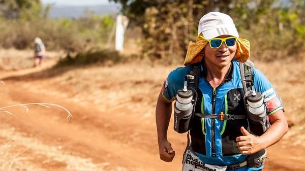 Feibao durante un pasaje de la maratón del Desierto de Atacama, en Chile