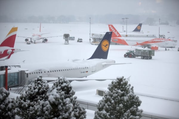 El aeropuerto de Ginebra fue cerrado este jueves (Reuters)
