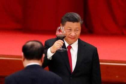 El presidente chino Xi Jinping asiste a la recepción del Día Nacional en la víspera del 71º aniversario de la fundación de la República Popular China en Beijing, China, el 30 de septiembre de 2020. (Reuters)