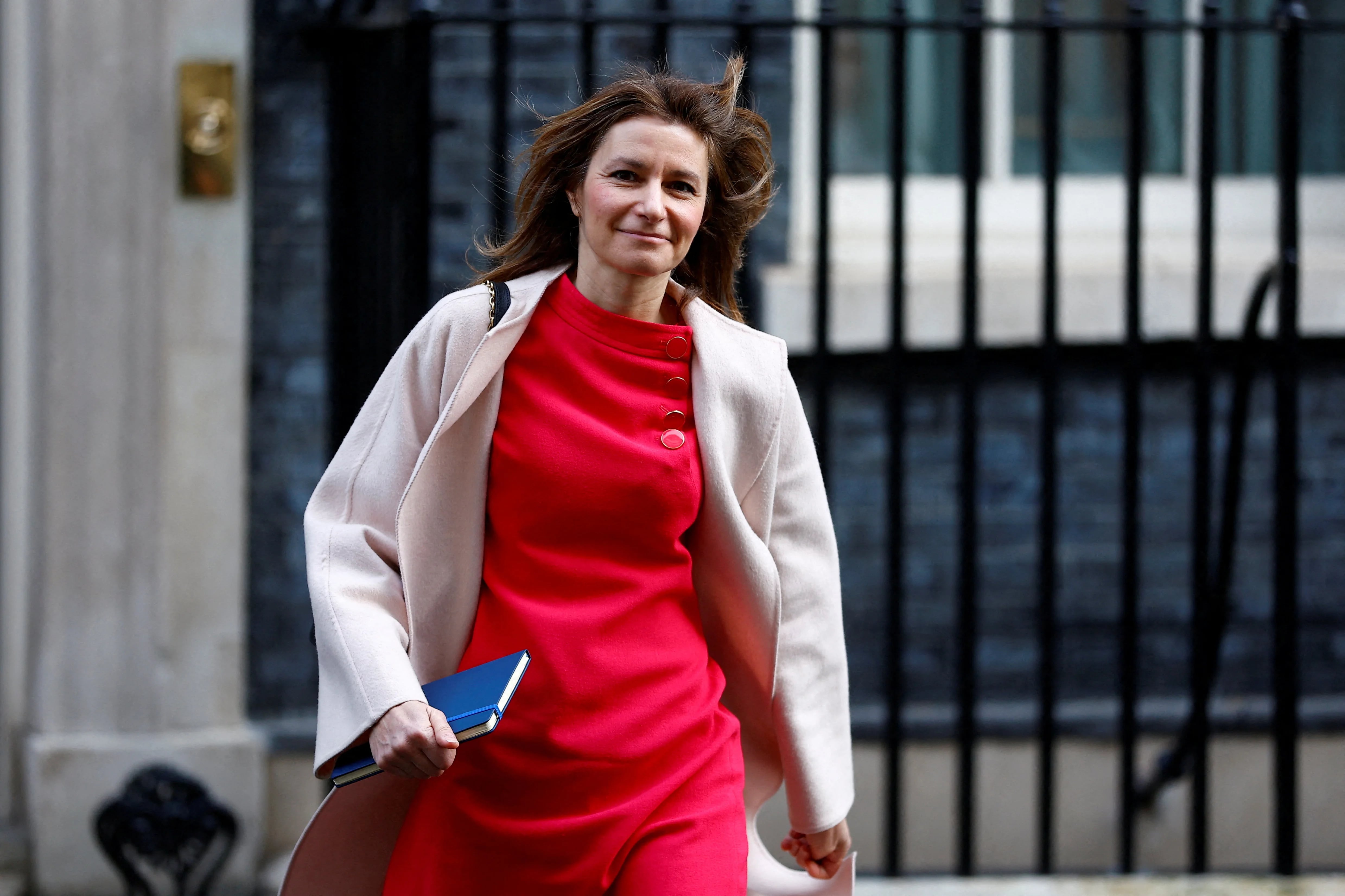 FOTO DE ARCHIVO: La secretaria de Estado británica para la Cultura, los Medios y el Deporte, Lucy Frazer, camina por Downing Street en Londres, Gran Bretaña, el 15 de marzo de 2023. REUTERS/Peter Nicholls/Foto de archivo
