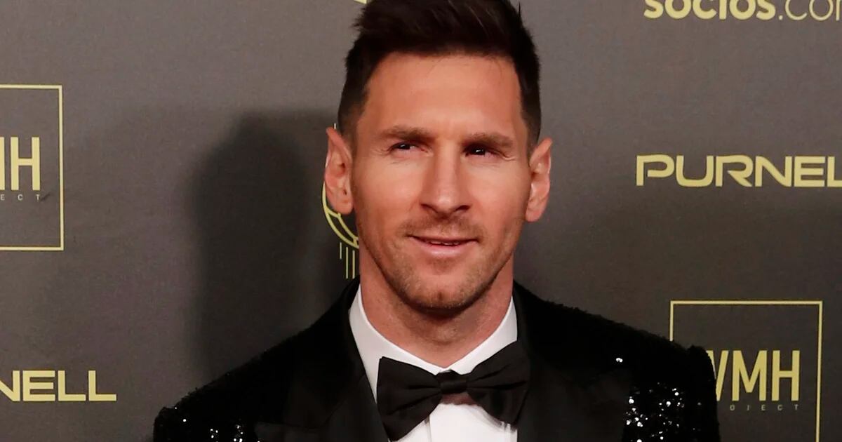 Messi careca com cabelo. % Leo Messi iTodo listo para la Gala! &BalónDeOro  Everything ready for the Gala! &BallondOr - LIO - com Emporio Armani em  Zurique. Ver tradução - iFunny Brazil