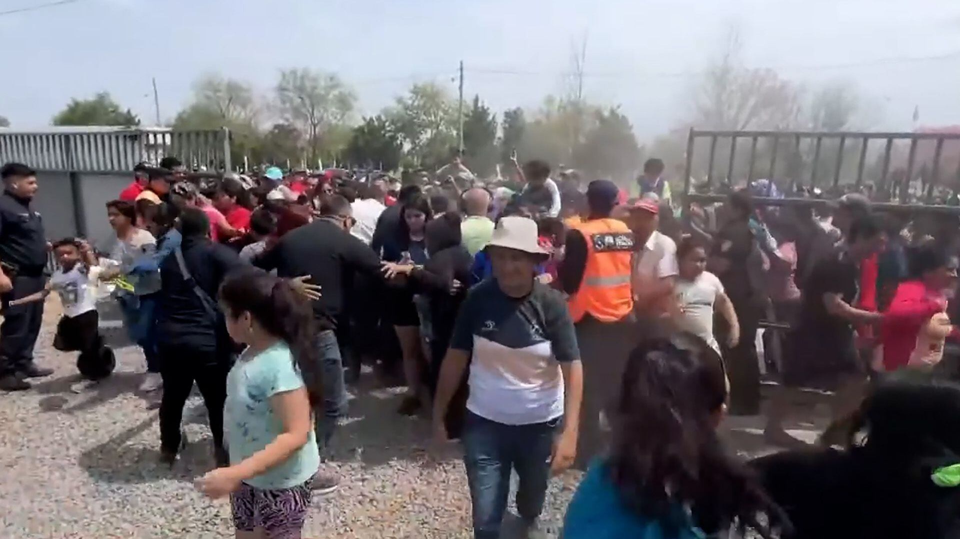 Los fanáticos ingresaron al cementerio Aires del Pilar, en La Banda, Santiago del Estero