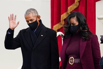 El expresidente de Estados Unidos Barack Obama y su esposa Michelle. REUTERS/Kevin Lamarque