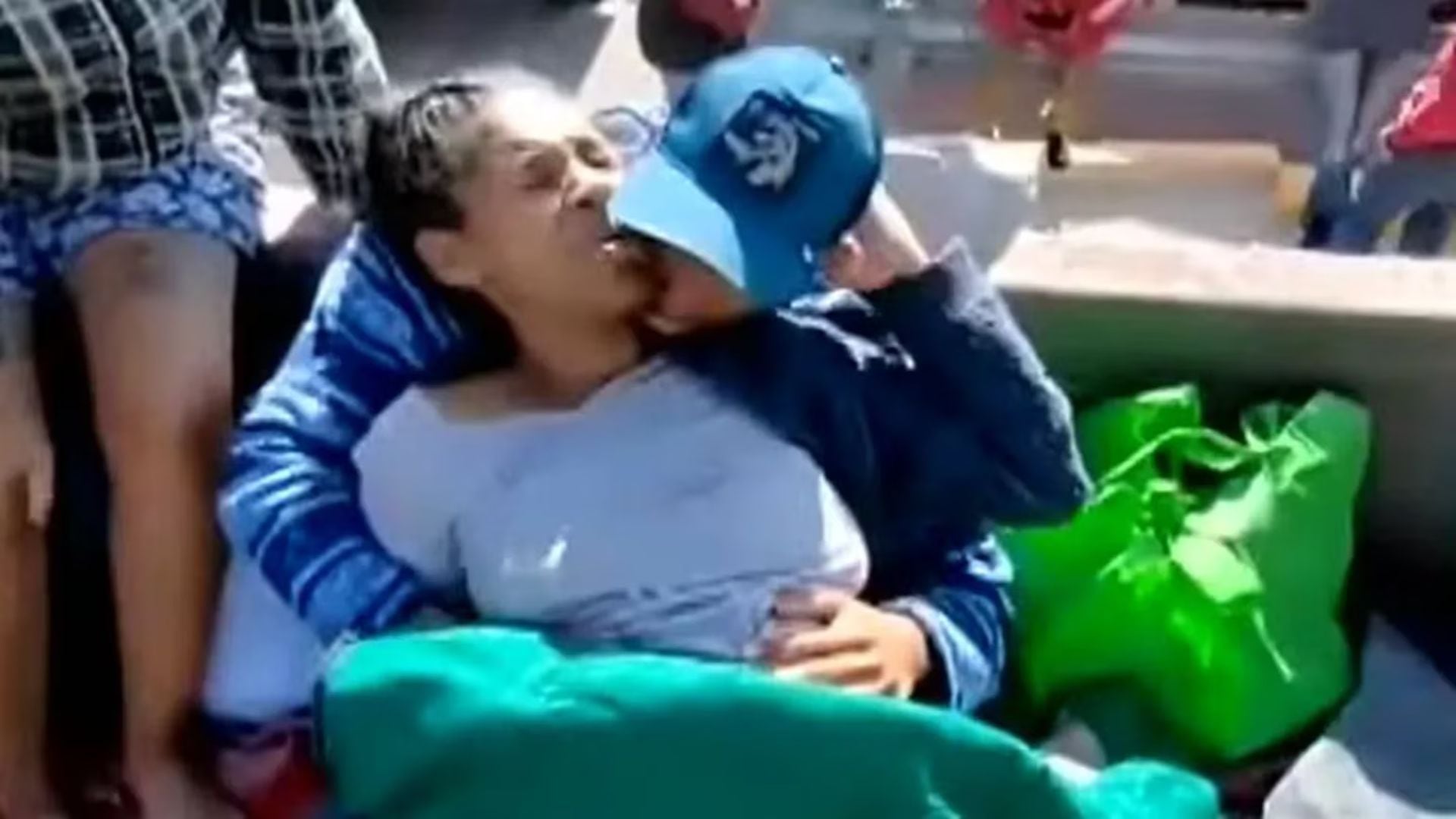 Johandri, de 23 años, entró en trabajo de parto arriba del techo de un tren de carga en México. (Crédito: BBC)
