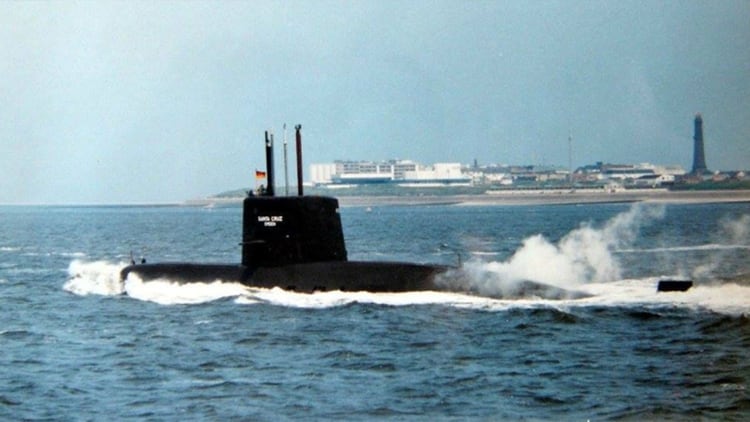 La historia del submarino ARA Santa Cruz: un encuentro en el Canal de la Mancha, un arma secreta y el viaje final hacia Mar del Plata ARA-Santa-Cruz-8