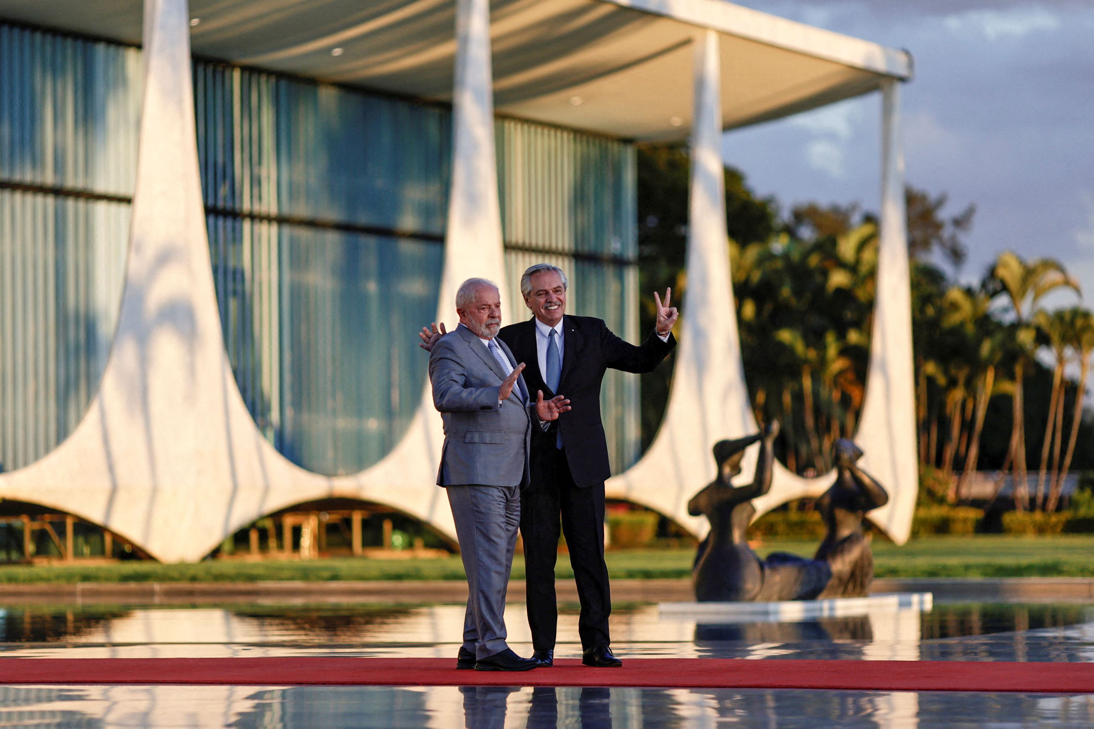 Luiz Inacio Lula da Silva y Alberto Fernandez en la reciente visita que el presidente argentino hizo a Brasilia en mayo. Ambos mandatarios quieren que el Mercosur se revitalice. REUTERS/Ueslei Marcelino 