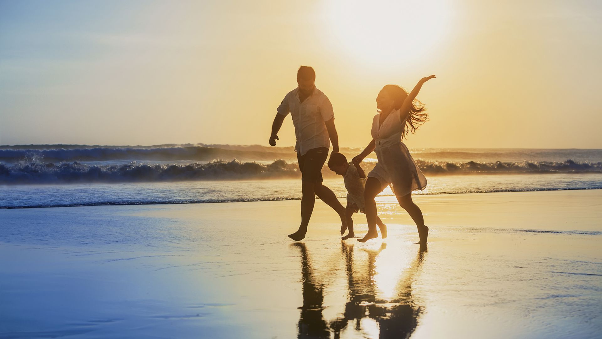 Estar en familia, hacer ejercicio, escuchar música, bailar, pintar, cantar o meditar son excelentes formas de incrementar la producción y la liberación de estas hormonas de la felicidad (iStock)