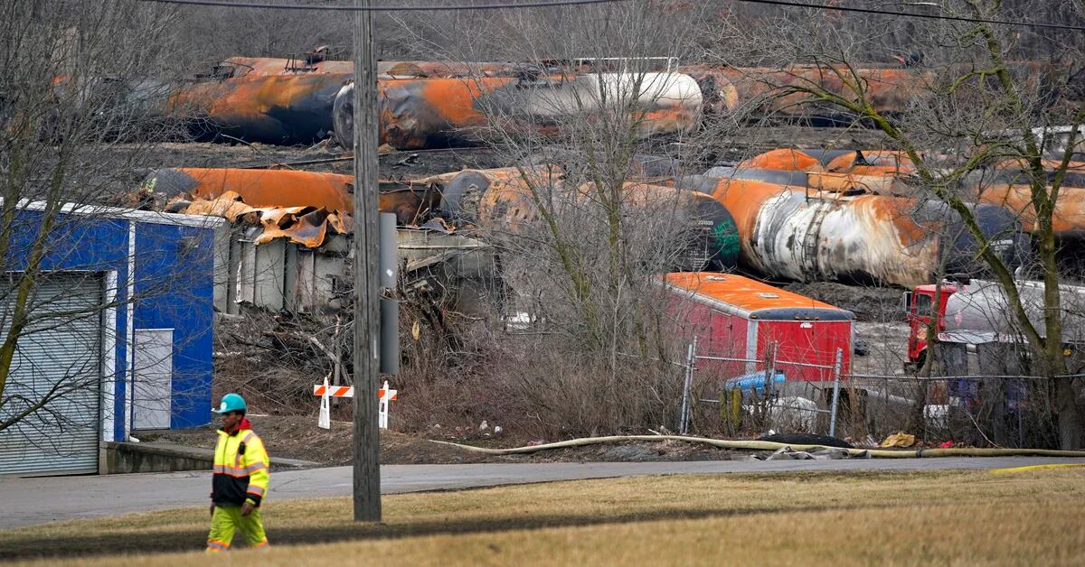 Ohio derailment shipping to resume