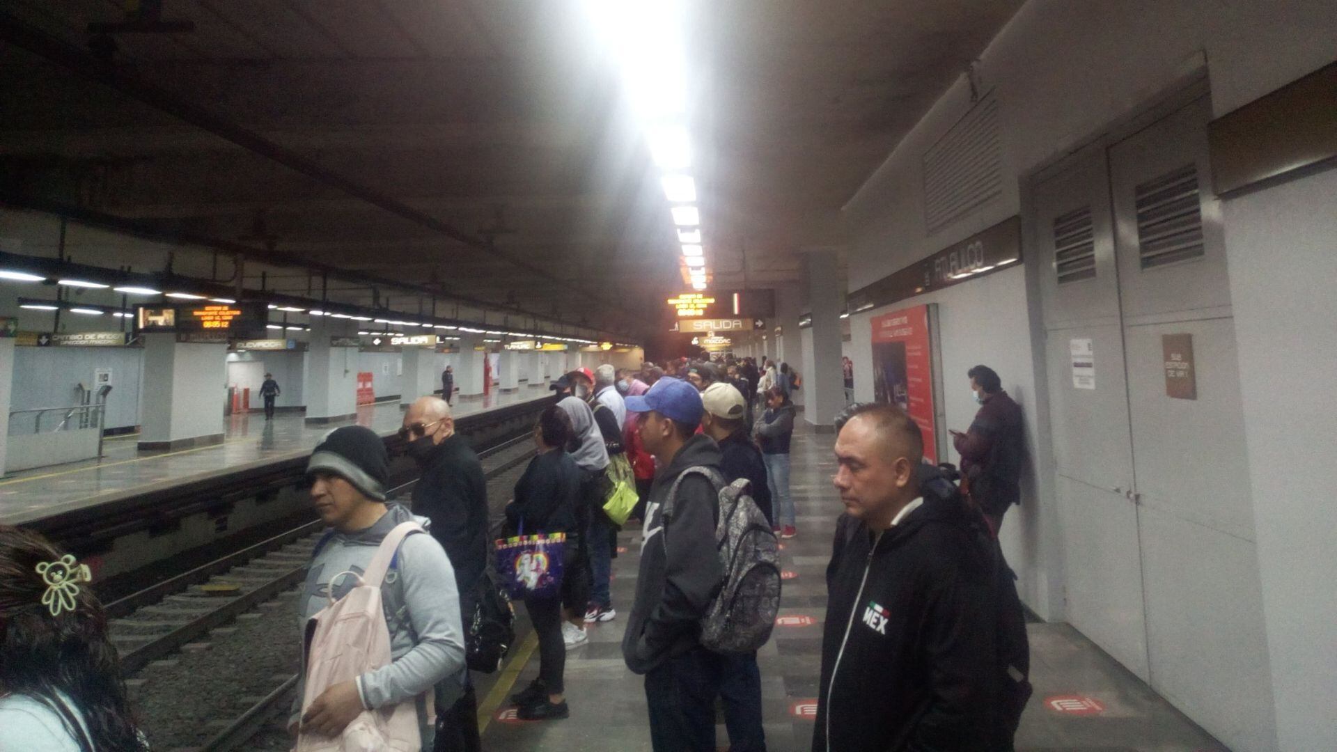 Los usuarios fueron desalojados en la estación Atlalilco de la Línea 12. (Twitter/@vmvicman)