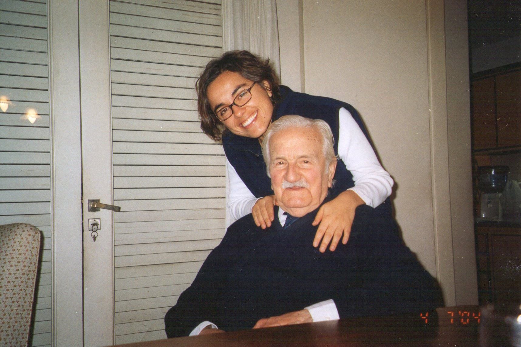 Josefina Giglio y su abuelo Polo el día de su último cumpleaños, 4 de julio de 2004, en su casa de Tres Arroyos.