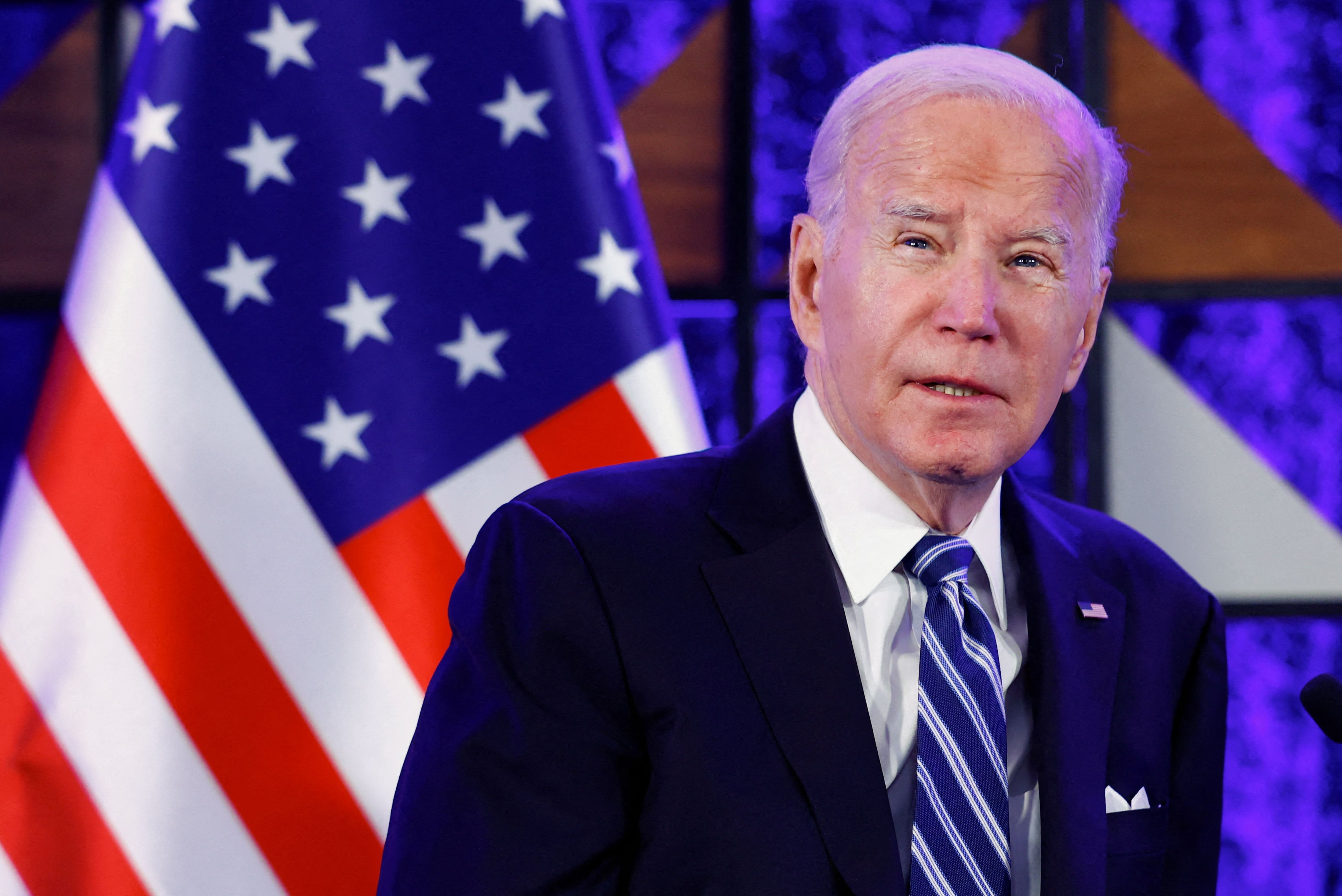 "Es una situación debilitante", dijo Biden en 2020. “Y todavía de vez en cuando, cuando me siento muy cansado, me sorprendo tartamudeando" (REUTERS/Evelyn Hockstein/File Photo