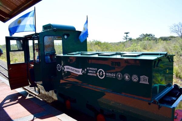 El ministro inaugurÃ³ una nueva locomotora elÃ©ctrica para el parque nacional.