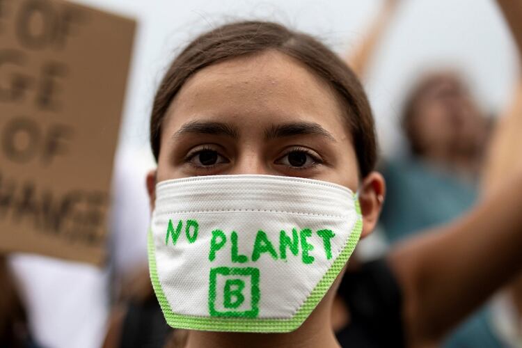 Miles de estudiantes se movilizaron para pedir por las medidas urgentes y detener una catÃ¡strofe medioambientalÂ  (REUTERS/Alkis Konstantinidis)