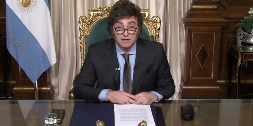 Con eje en la defensa del plan económico, Javier Milei encabezará esta noche una nueva cadena nacional