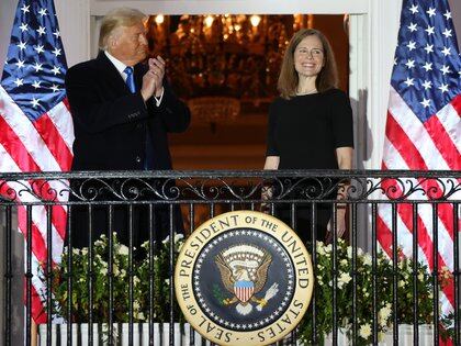 Donald Trump applauds US Supreme Court Deputy Judge Amy Coney Barrett (Reuters / Jonathan Ernst)