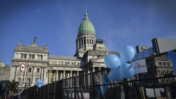 La visión del Congreso desde el sector donde se reunieron los que estaban en contra de despenalizar el aborto (Gustavo Gavotti)