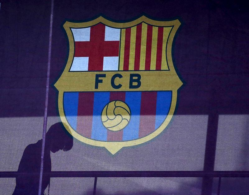 FOTO DE ARCHIVO: Logotipo del FC Barcelona en el estadio Camp Nou de Barcelona, España, 24 de marzo de 2016. REUTERS/Albert Gea