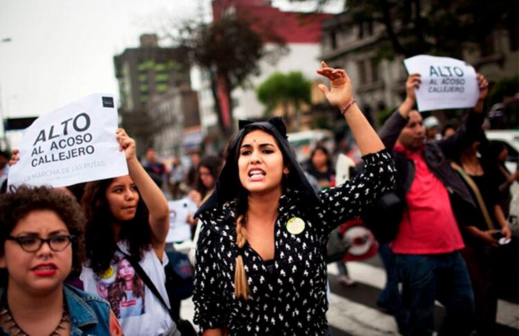 Protesta contra el acoso callejero en Lima (AP)