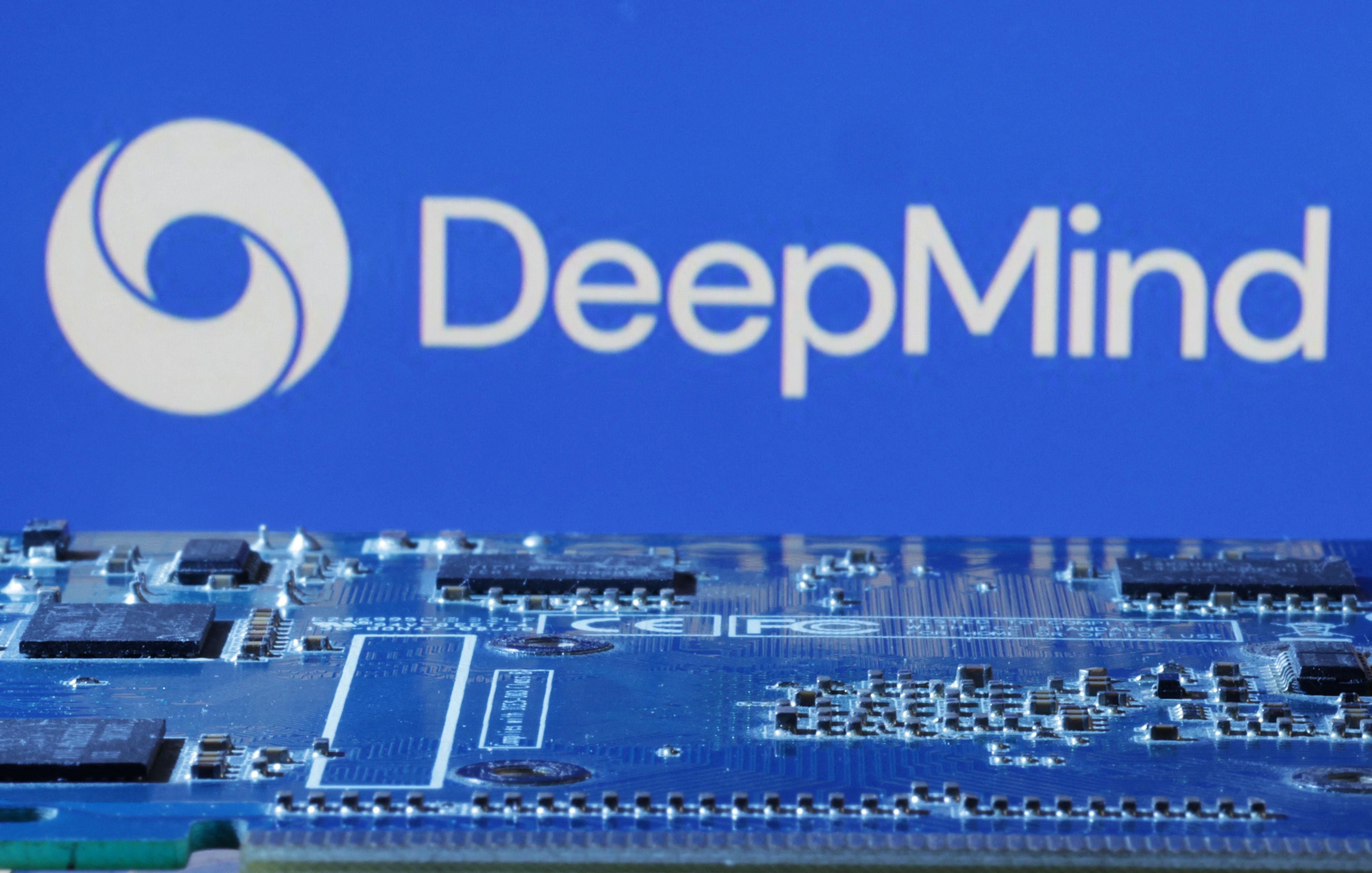 Google trasladará sus equipos dedicados a la IA responsable a Google DeepMind y aumentará las inversiones en pruebas y evaluaciones de IA dentro de su equipo central de Confianza y Seguridad. (REUTERS/Dado Ruvic)
