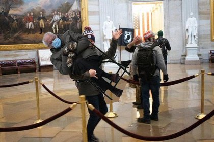 Bernie Sanders en el asalto al Capitolio.