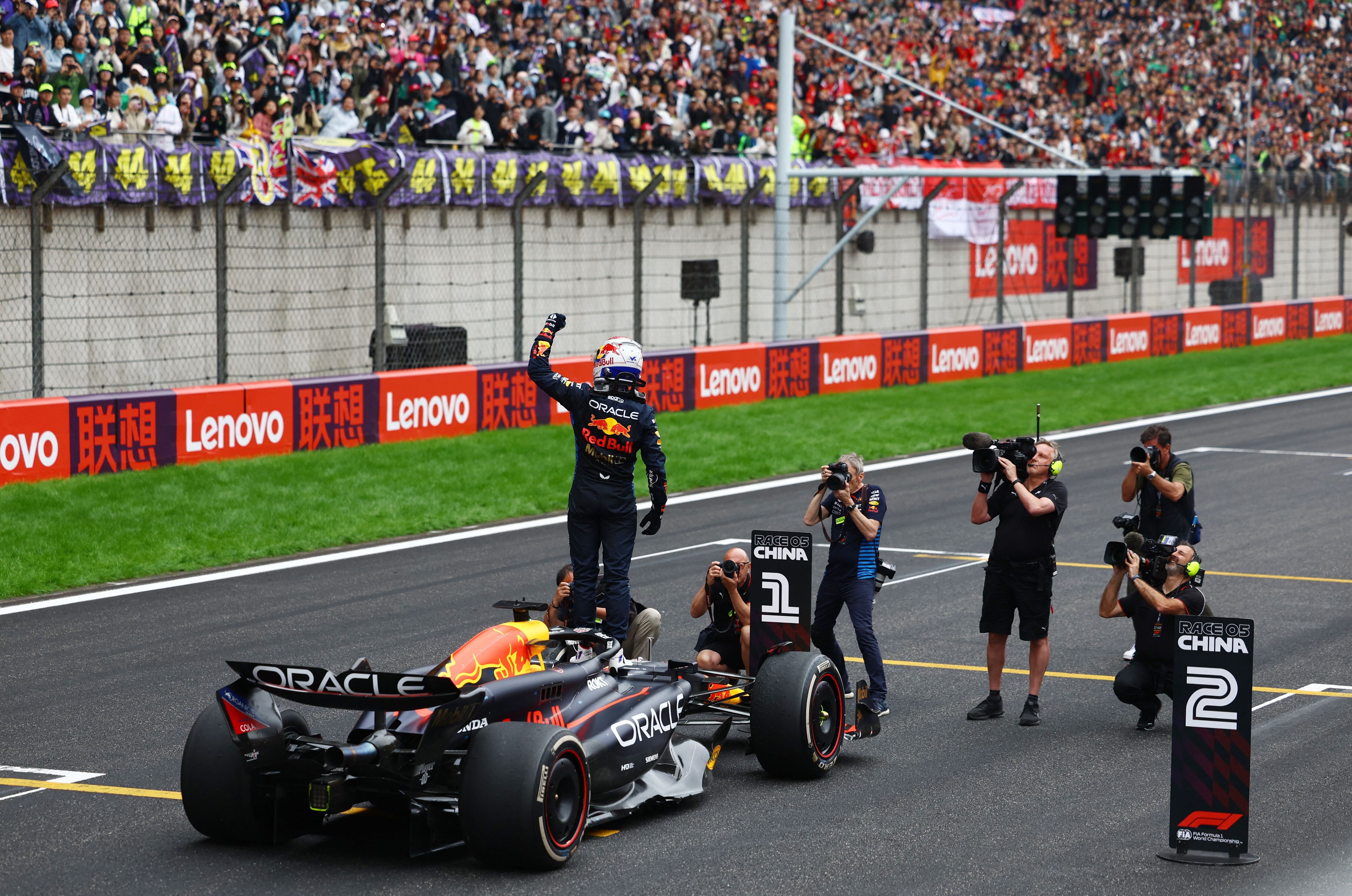 Verstappen celebra con el público chino su victoria número 58 en la Fórmula 1