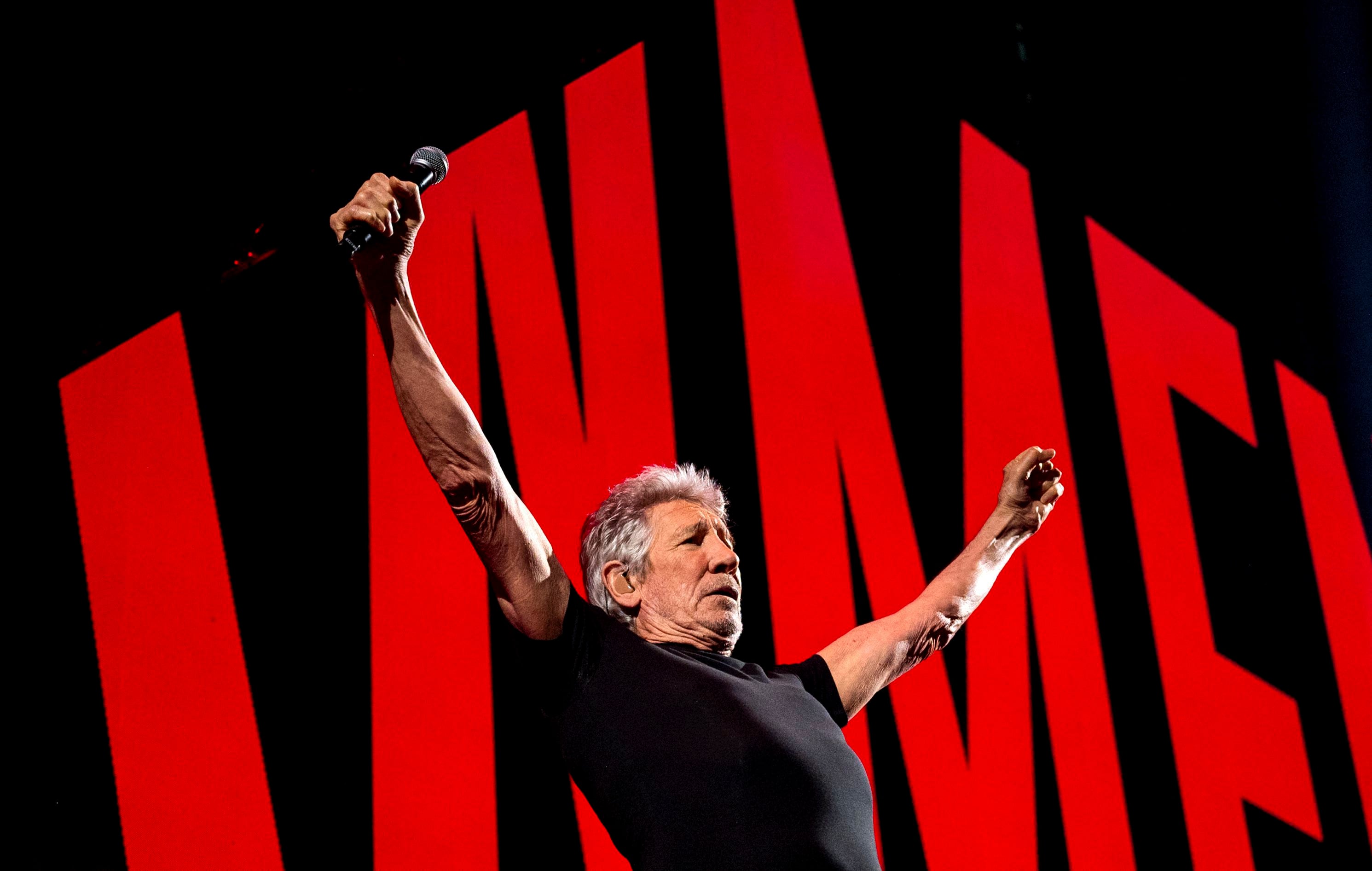 Roger Waters cumple 80 años. Líder creativo de Pink Floyd, innovador en las presentaciones en vivo de los shows en estadios y polemista pertinaz, Waters es una de las leyendas del rock. (Daniel Bockwoldt/dpa vía AP, archivo)