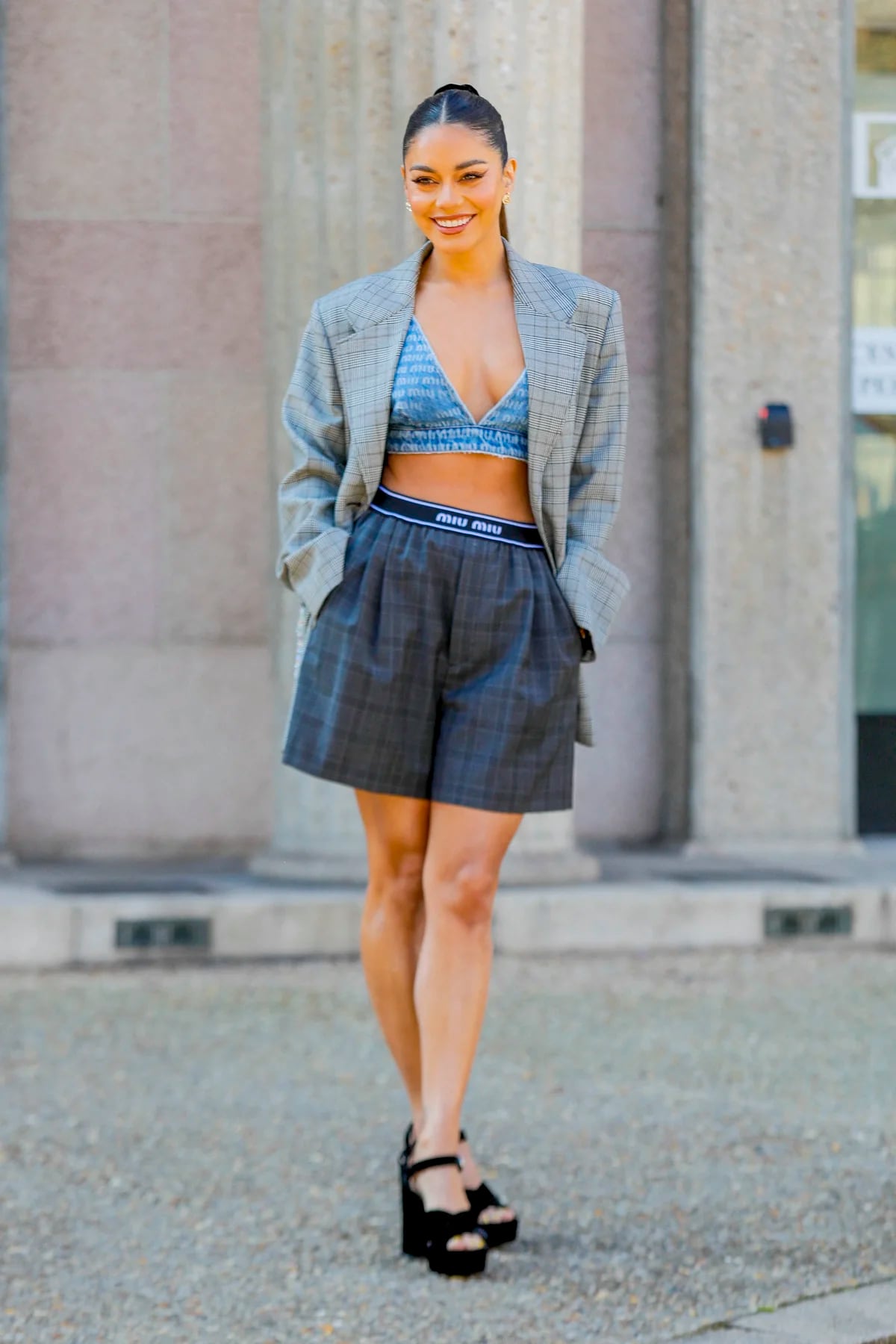 Vanessa Hudgens fue invitada a la Semana de la Moda en París y marcó tenden...