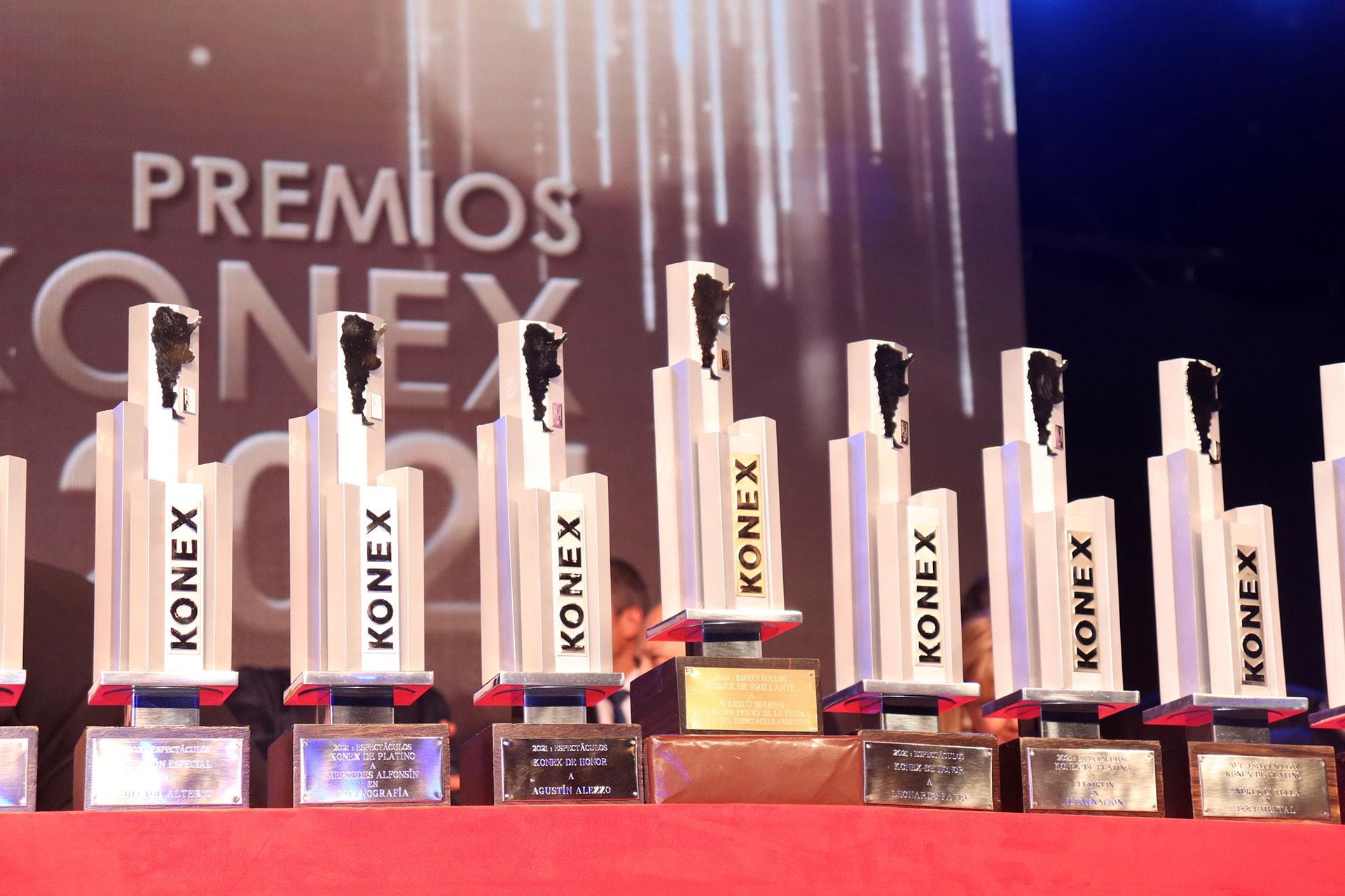 Los Premios Konex son uno de los reconocimientos más prestigiosos de la Argentina, que desde 1980 distinguen a las personalidades e instituciones más destacadas del espectro cultural, artístico, social y científico del país