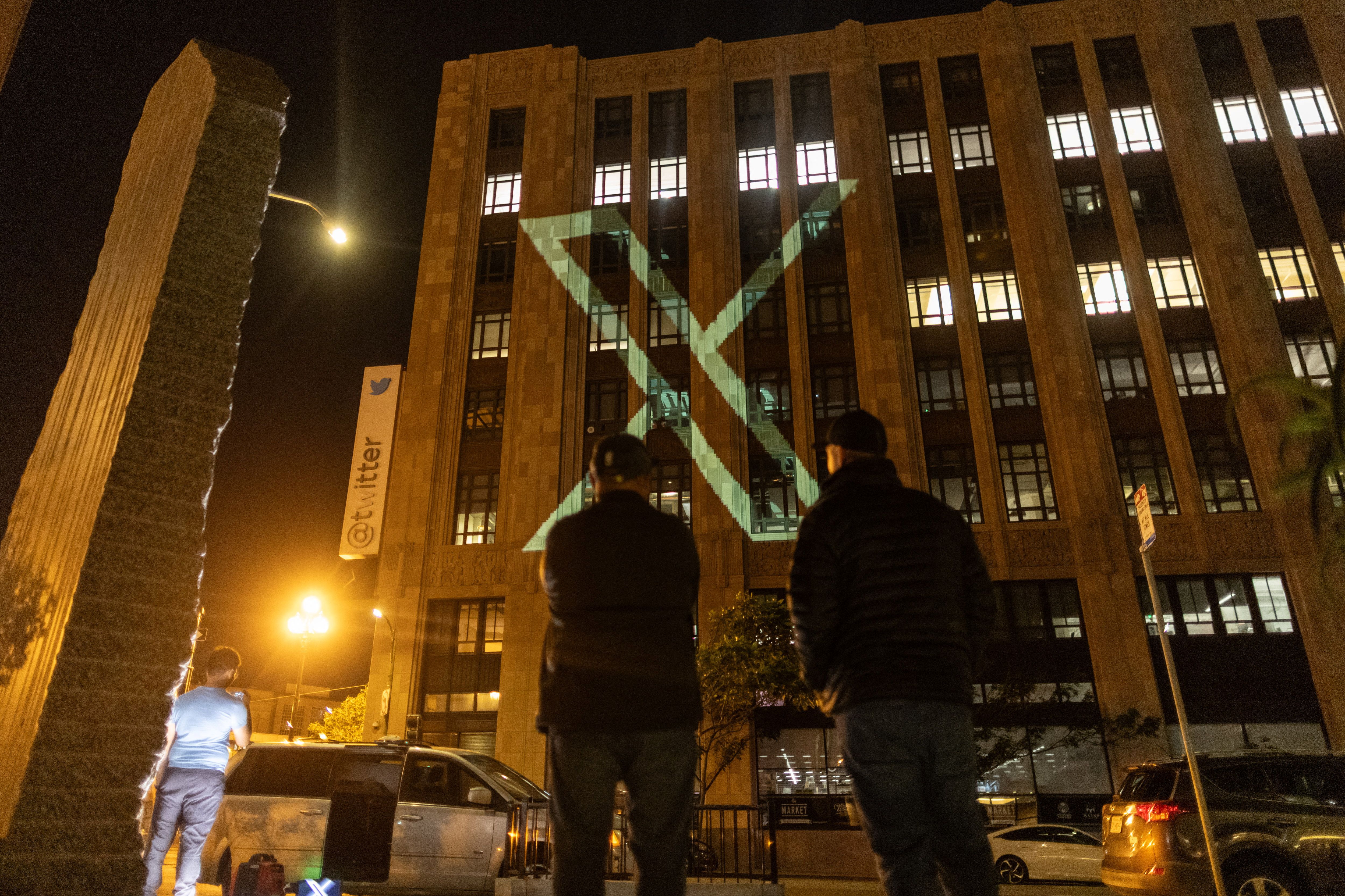 El logo es proyectado en las oficinas de twitter en San Francisco (Reuters)