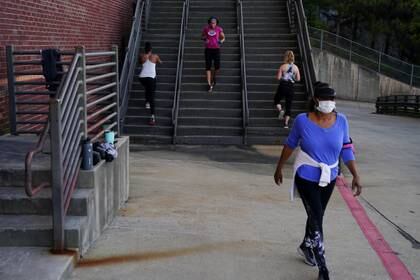 Personas haciendo ejercicio en Smyrna, Georgia. REUTERS/Elijah Nouvelage