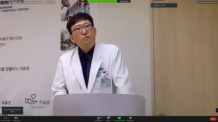 El doctor Tae Hyong Kim, profesor, internista y especialista en infectología, uno de los conferencistas