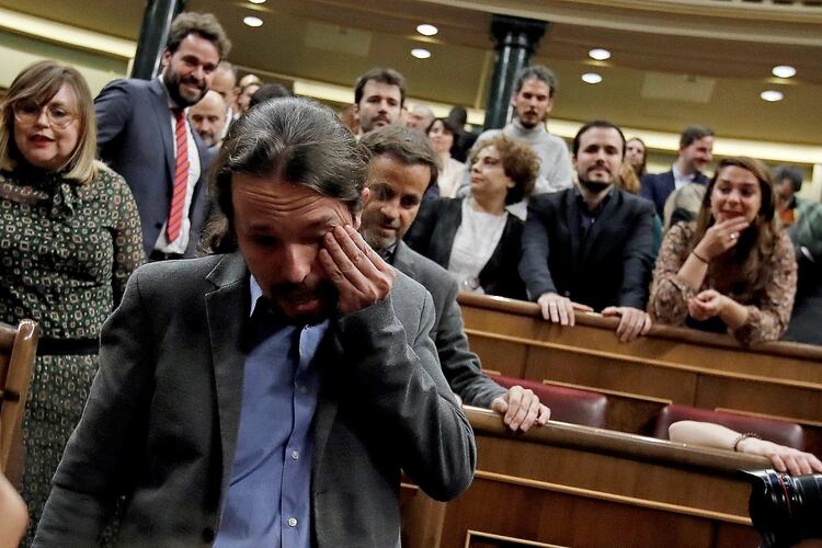 Iglesias se seca las lágrimas (EFE)