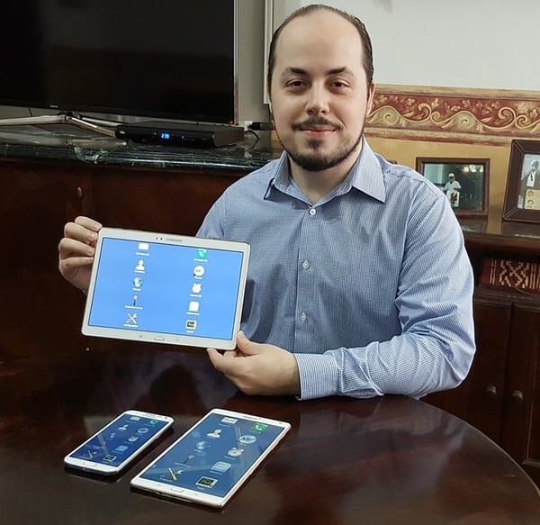 El joven de 33 años creó una aplicación para integrar a personas con discapacidad visual y motriz para que puedan utilizar dispositivos móviles.